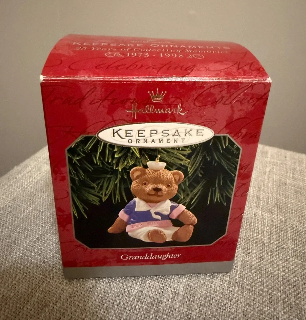 🎄Hallmark Keepsake Ornament 1998 Granddaughter Bear QX6683 – Open Box